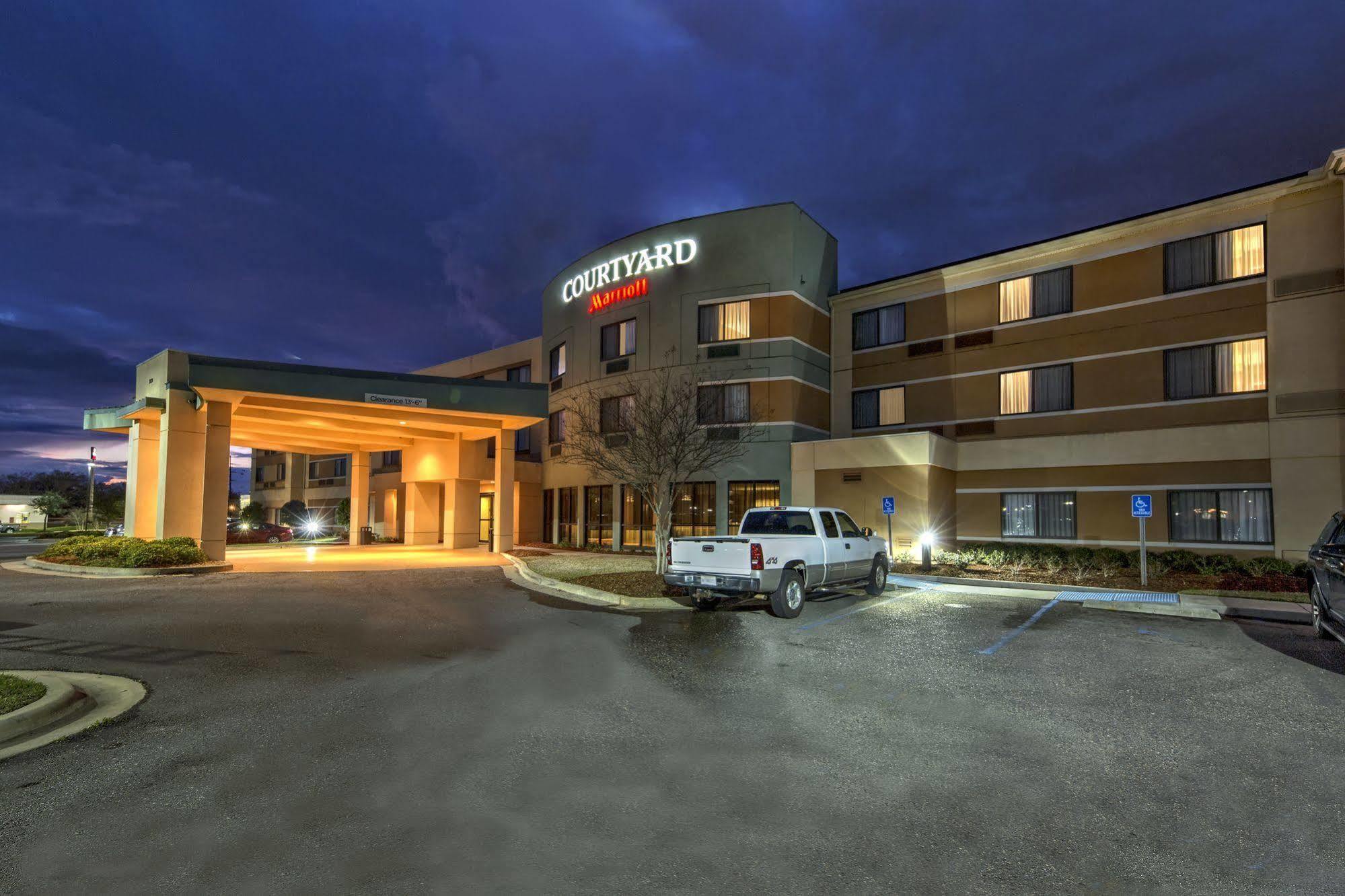 คอร์ตยาร์ด อเล็กซานเดรีย Hotel ภายนอก รูปภาพ